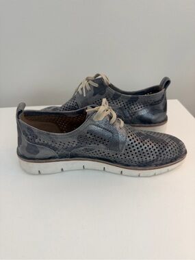 Trask Perforated Metallic Gray Leather Oxfords with Cream Laces